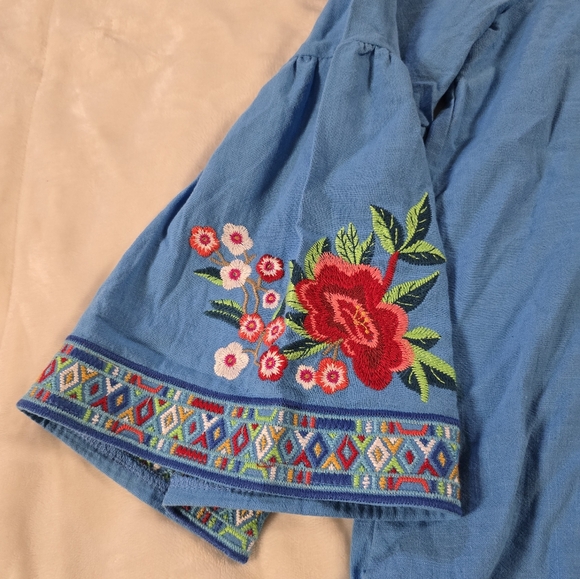 Embroidered women's top, floral top with bell sleeves - Picture 3 of 8